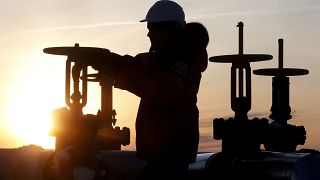 ارتفاع أسعار النفط بعد اتفاق السعودية وروسيا على تمديد اتفاق خفض الانتاج