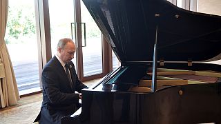 Όταν ο Πούτιν έπαιξε πιάνο! – Βίντεο