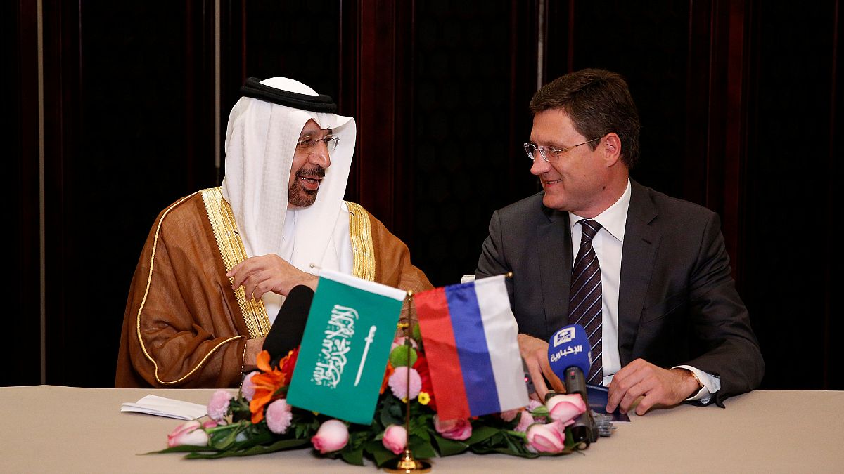 Petróleo: Rússia e Arábia Saudita chegam a acordo para manter controlo de produção