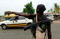 Militares e governo da Costa do Marfim longe do consenso