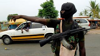 Militares e governo da Costa do Marfim longe do consenso