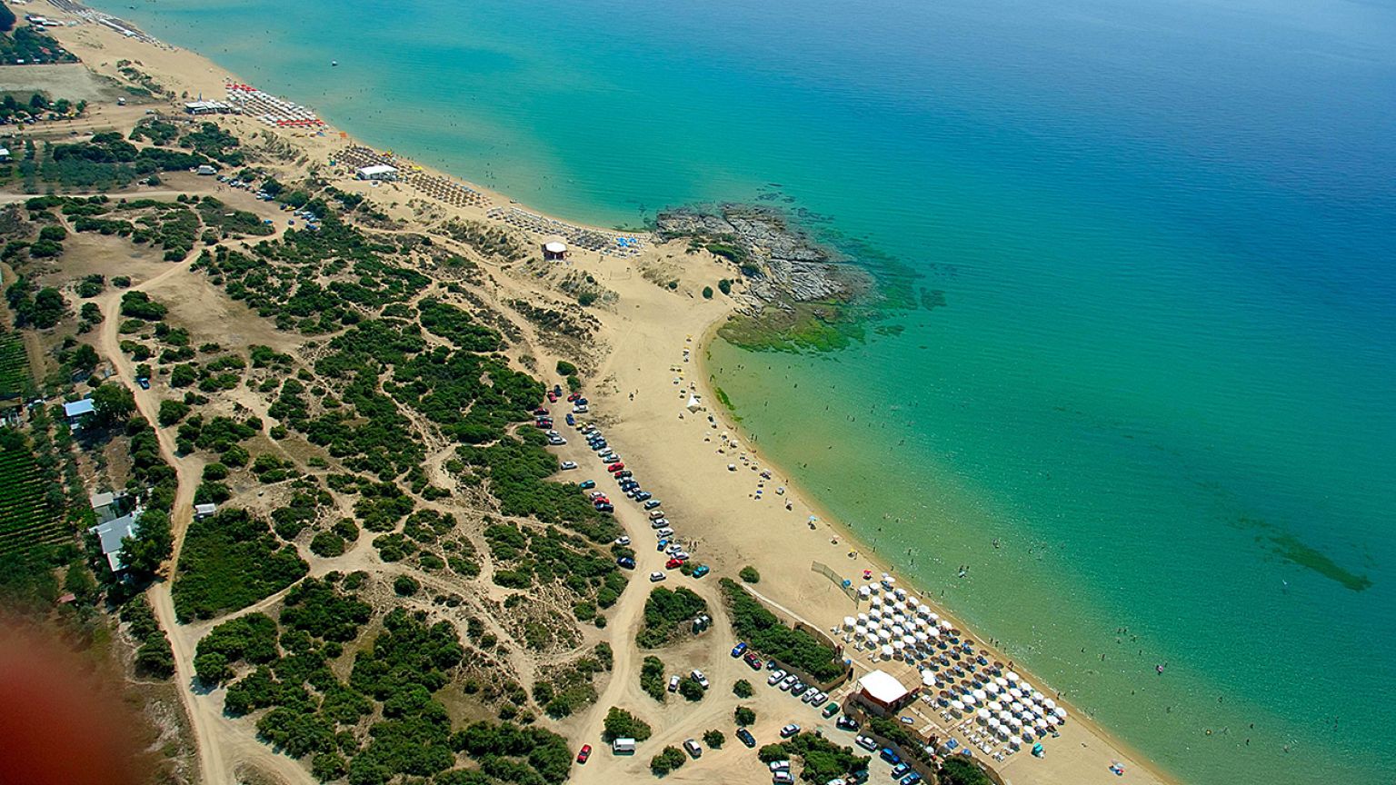 Γαλάζιες Σημαίες: 486 βραβευμένες ελληνικές παραλίες - Δείτε τη λίστα