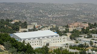 مركز أبحاث عالمي في الأردن وحد العلم فيه بين أعضاء أعداء