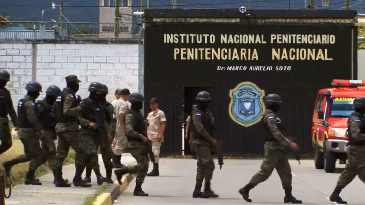Traslado masivo de pandilleros en Honduras