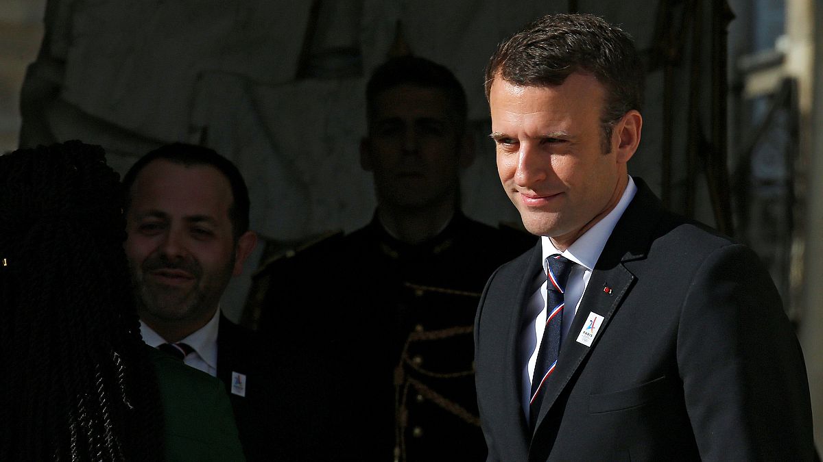 Macron forme un gouvernement équilibré en France