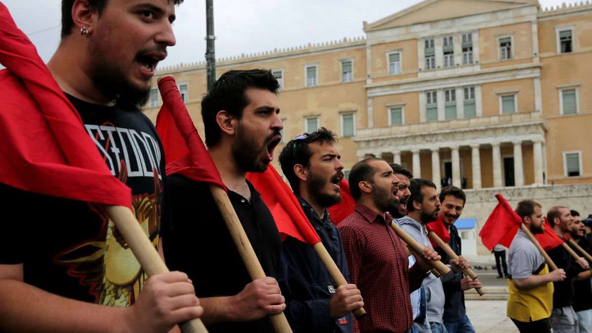 Enfrentamientos durante la huelga general en Grecia contra los recortes