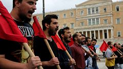 Enfrentamientos durante la huelga general en Grecia contra los recortes