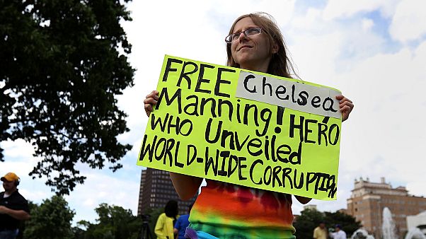 Wikileaks'e gizli belgeleri sızdıran eski Amerikan askeri Manning tahliye oldu Wikileaks'e gizli belgeleri sızdıran eski Amerikan askeri Manning tahliye oldu