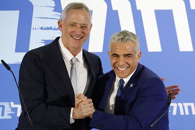 Benny Gantz, a former armed forces chief of staff, and Yair Lapid deliver a joint statement in Tel Aviv on Thursday.