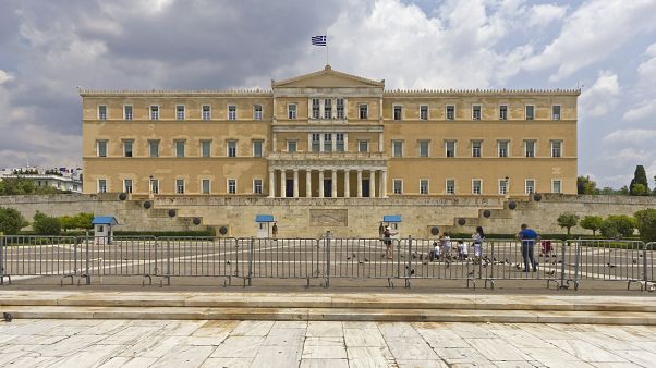 Parlamento helénico vota novo pacote de austeridade Parlamento helénico vota novo pacote de austeridade