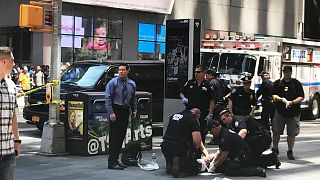 Uma viatura atinge varias pessoas em Times Square, Nova Iorque. Testemunhas referem ato "intencional"