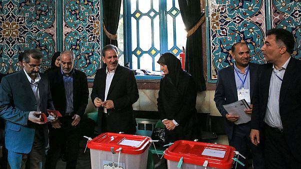 Urne aperte in Iran: si scegli il nuovo presidente. Urne aperte in Iran: si scegli il nuovo presidente.