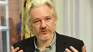 Procuradoria sueca abandona processo contra Assange