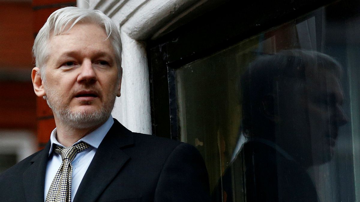 Suécia arquiva processo de violação mas Assange ainda não está livre