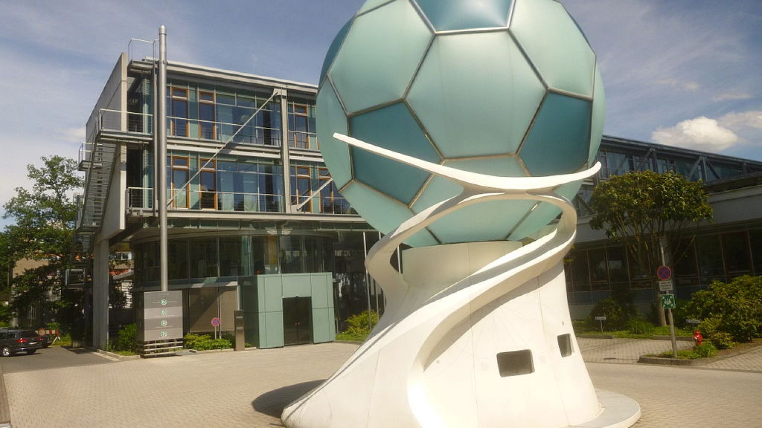 Bibiana Steinhaus erste Schiedsrichterin in Bundesliga