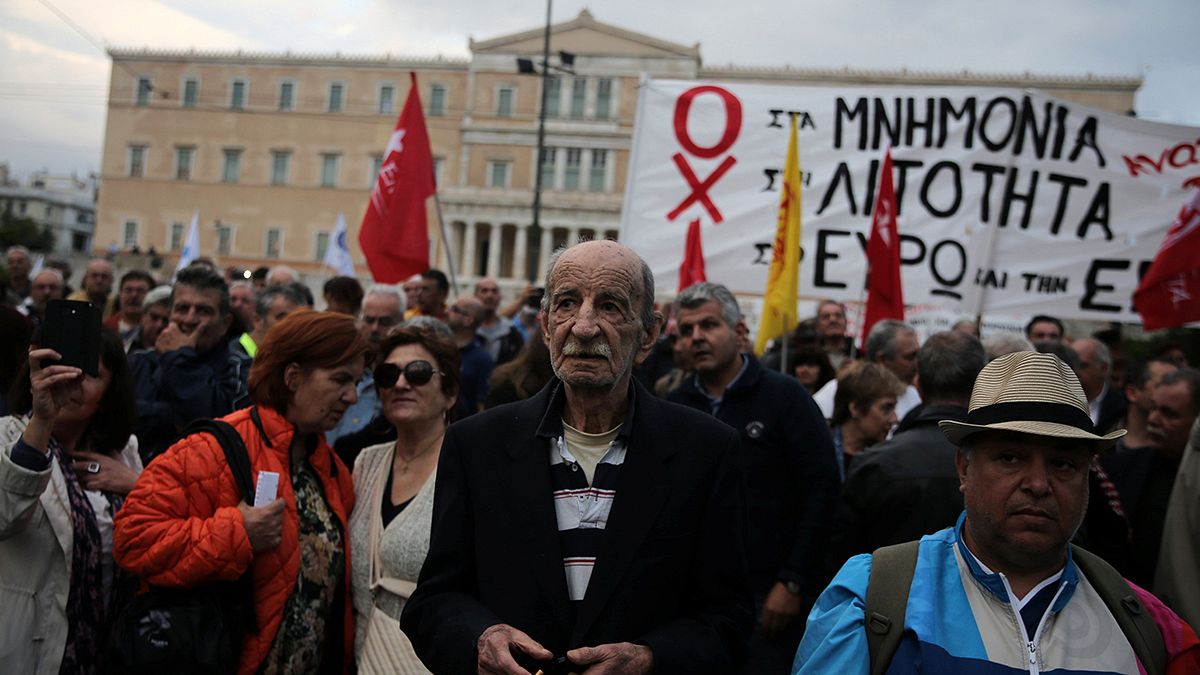 Yunanistan meclisi kemer sıkmaya yeniden 'evet' dedi halk gidişattan memnun değil