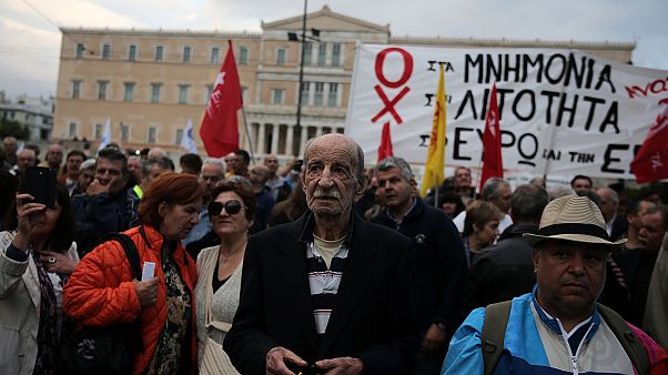 Grecia: approvato il nuovo piano di austerità. 4,5 miliardi tra tagli e nuove entrate Grecia: approvato il nuovo piano di austerità. 4,5 miliardi tra tagli e nuove entrate
