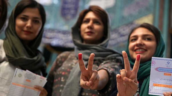 Iran: prolungata di due ore l'apertura dei seggi Iran: prolungata di due ore l'apertura dei seggi