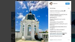 Madonna mostra-se confortável em palacete de Lisboa