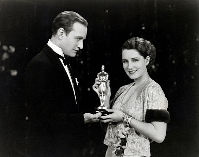 Norma Shearer accepts the best actress award for her role in "The Divorcee."