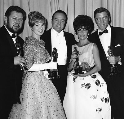 Elizabeth Taylor poses with Bob Hope (center), Peter Ustinov, Shirley Jones and Burt Lancaster after winning the Oscar for her work in "Butterfield 8."