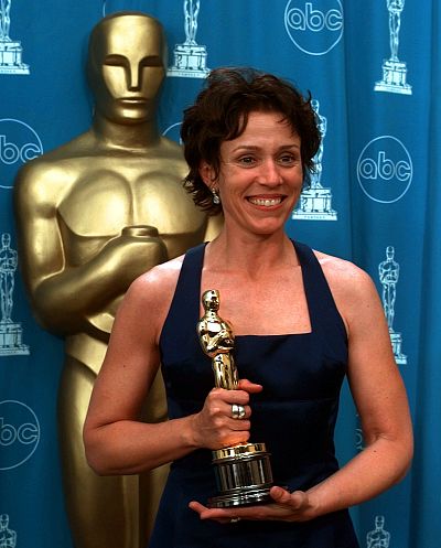 Frances McDormand poses with her Oscar for "Fargo."