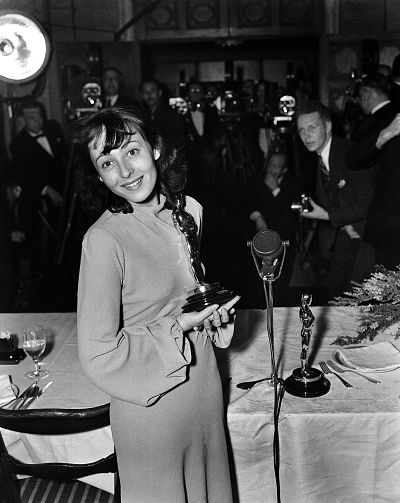 Luise Rainer celebrated her second win in a row in this light-colored gown. 