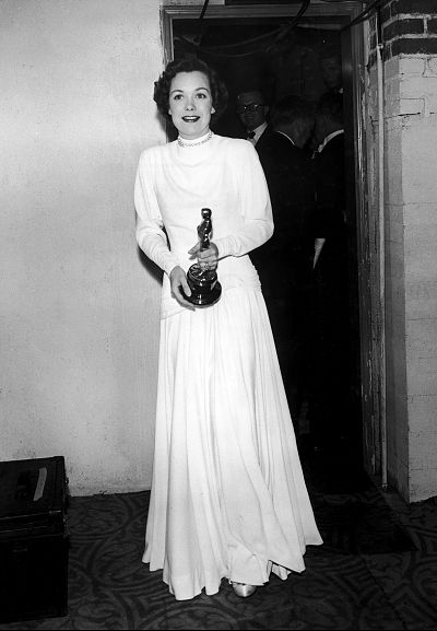 Jane Wyman holds her Oscar backstage at the awards show.
