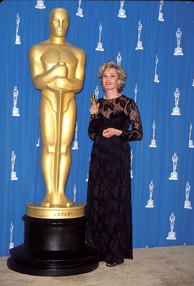 Jessica Lange chose a Calvin Klein number for the 67th annual Academy Awards.