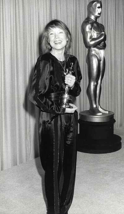 Sissy Spacek poses with her Oscar backstage.