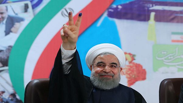 پوشش زنده: پیروزی روحانی با ۲۳ میلیون رای در برابر رئیسی با ۱۵ میلیون رای پوشش زنده: پیروزی روحانی با ۲۳ میلیون رای در برابر رئیسی با ۱۵ میلیون رای