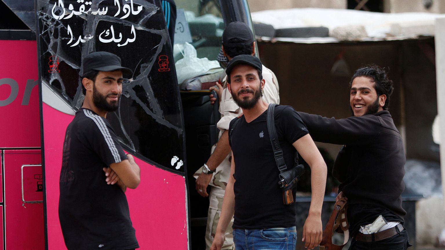 انطلاق العملية الأخيرة من إجلاء المقاتلين وعائلاتهم من مدينة حمص