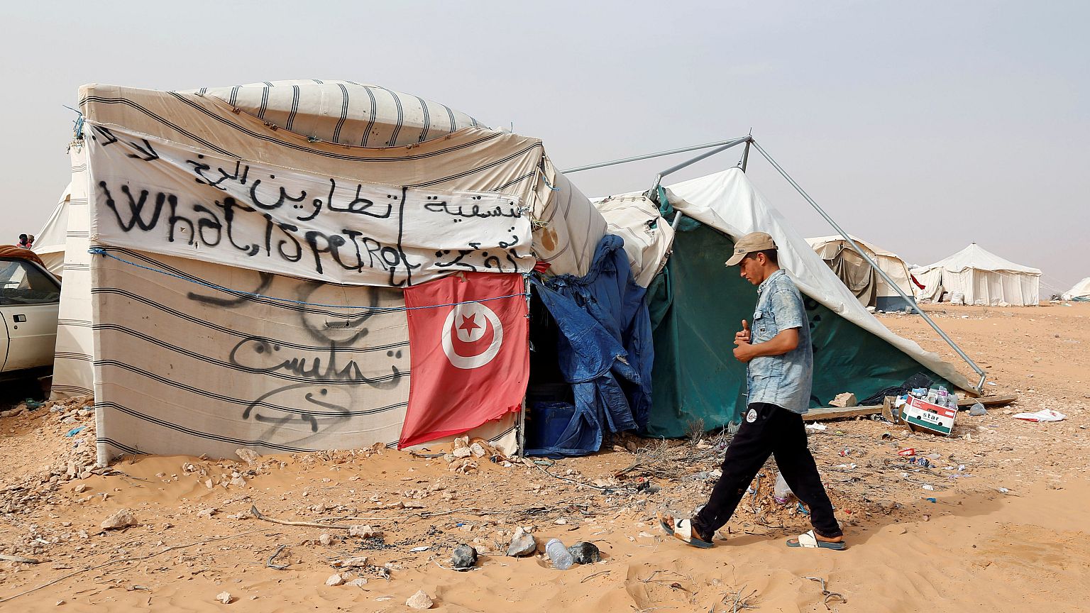 الجيش يطلق النار لتفريق محتجين كانوا سيقتحمون منشأة نفطية