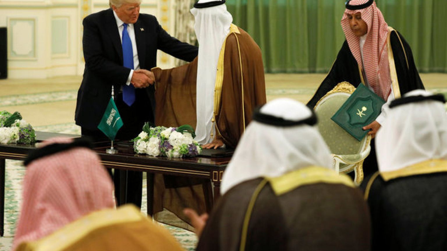 الرياض وواشنطن توقعان عقودا بقيمة 380 مليار دولار من بينها 110 مليارات للتسليح