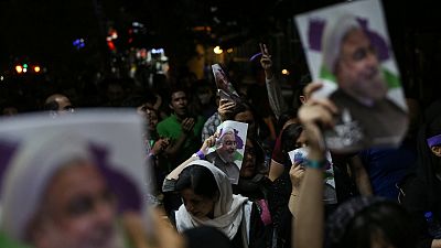 گزارش تصویری از جشن و شادی مردم در خیابانها به مناسبت پیروزی حسن روحانی
