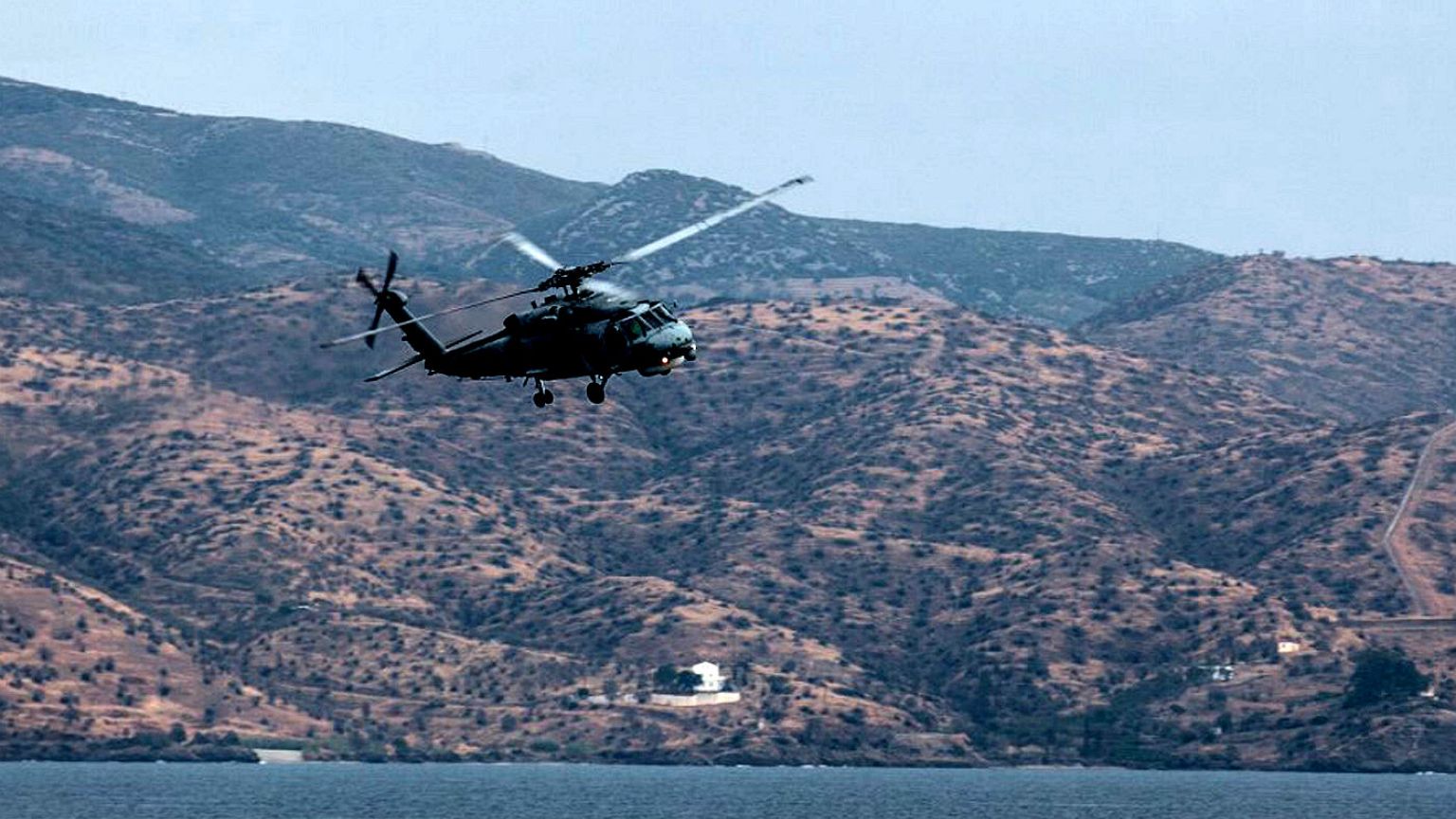 Σαντορίνη: Ζημιές σε αεροσκάφος λόγω ανέμου