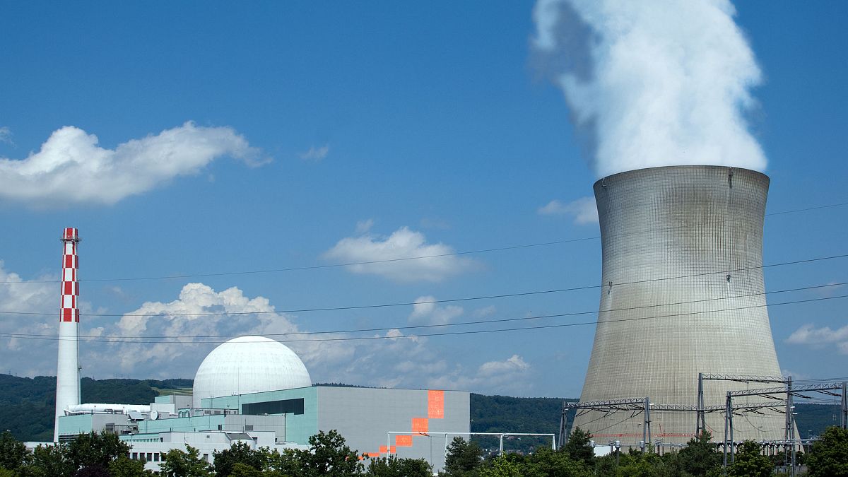 Schweizer stimmen für Atomausstieg und mehr
