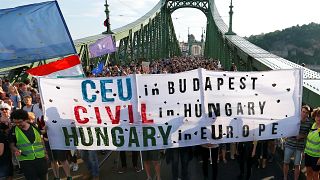 Budapest: Tausende protestieren gegen Orbán