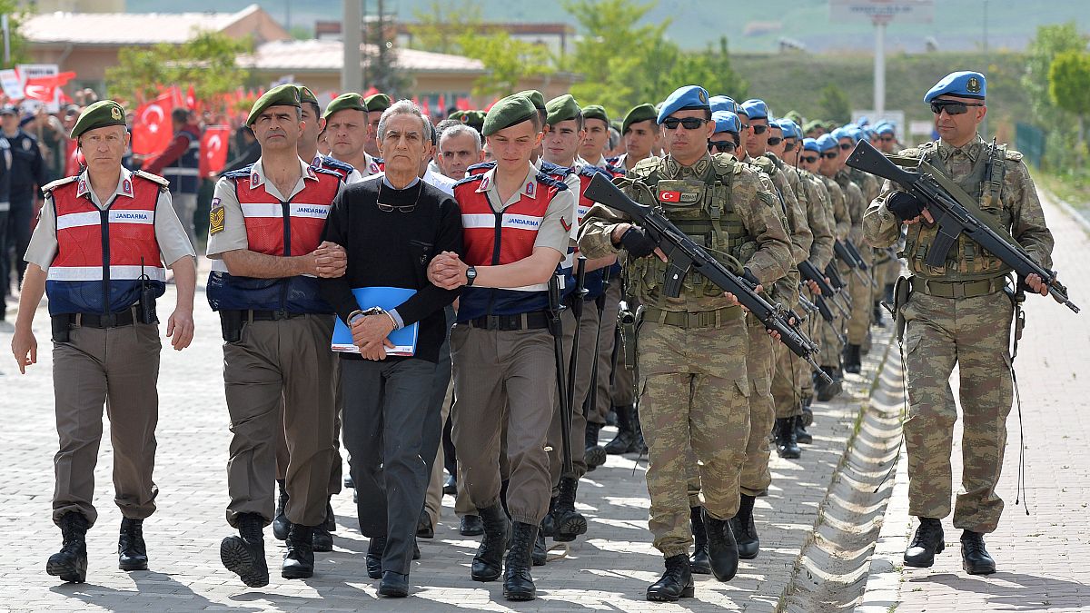 Turquia inicia julgamento de antiga cúpula militar