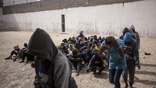 فرنسا تدعو ليبيا إلى معاملة المهاجرين بكرامة