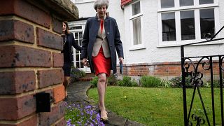 GB, Theresa May scivola sulla sanità. Corbyn recupera qualche punto