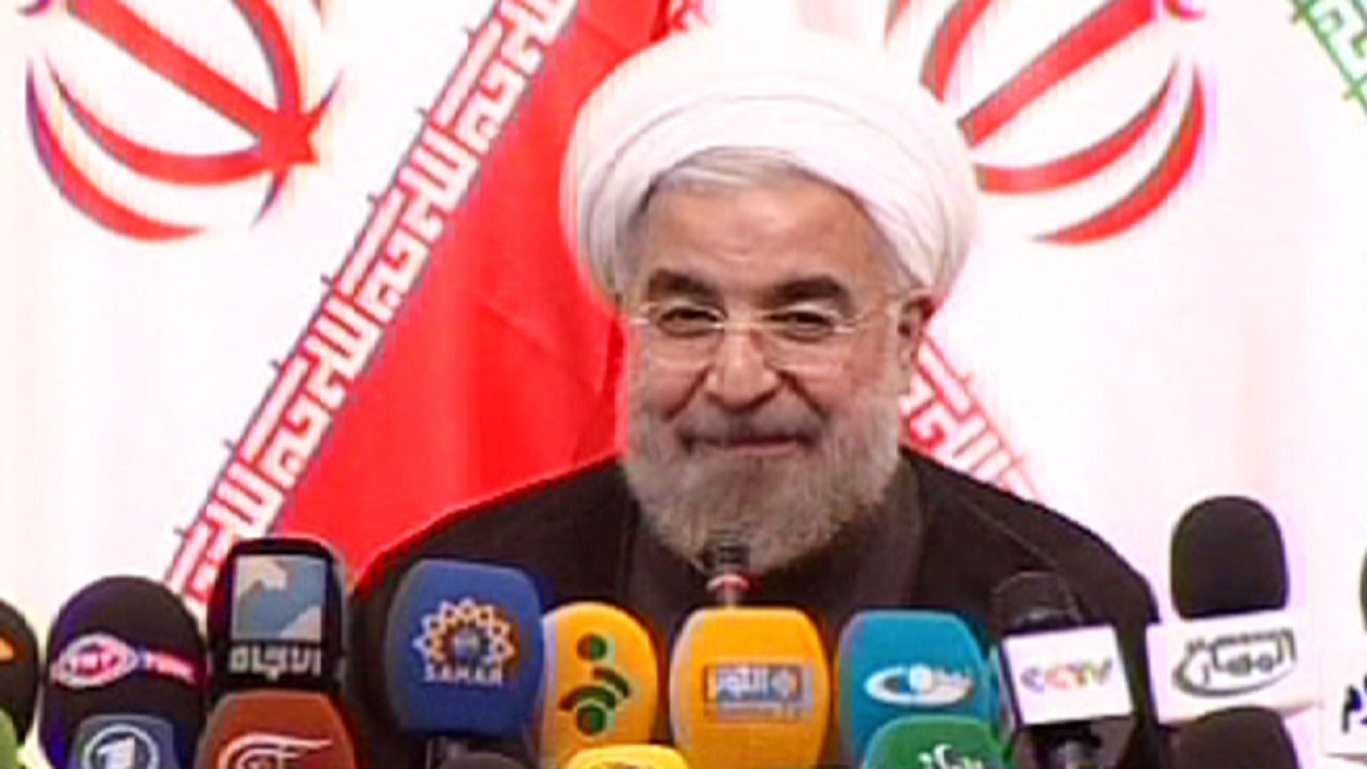 حسن روحانی: ما نیاز نداریم سلاح بخریم، ما سلاح می سازیم