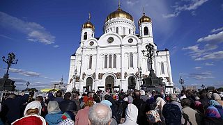 Relics of St Nicholas visited by thousands of worshipers in Moscow