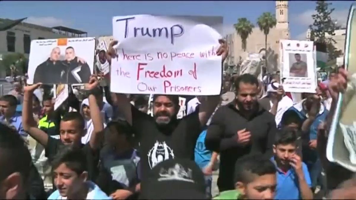 بيت لحم: اعتصام يدعو ترامب لدعم مطالب الاسرى في السجون الاسرائيلية