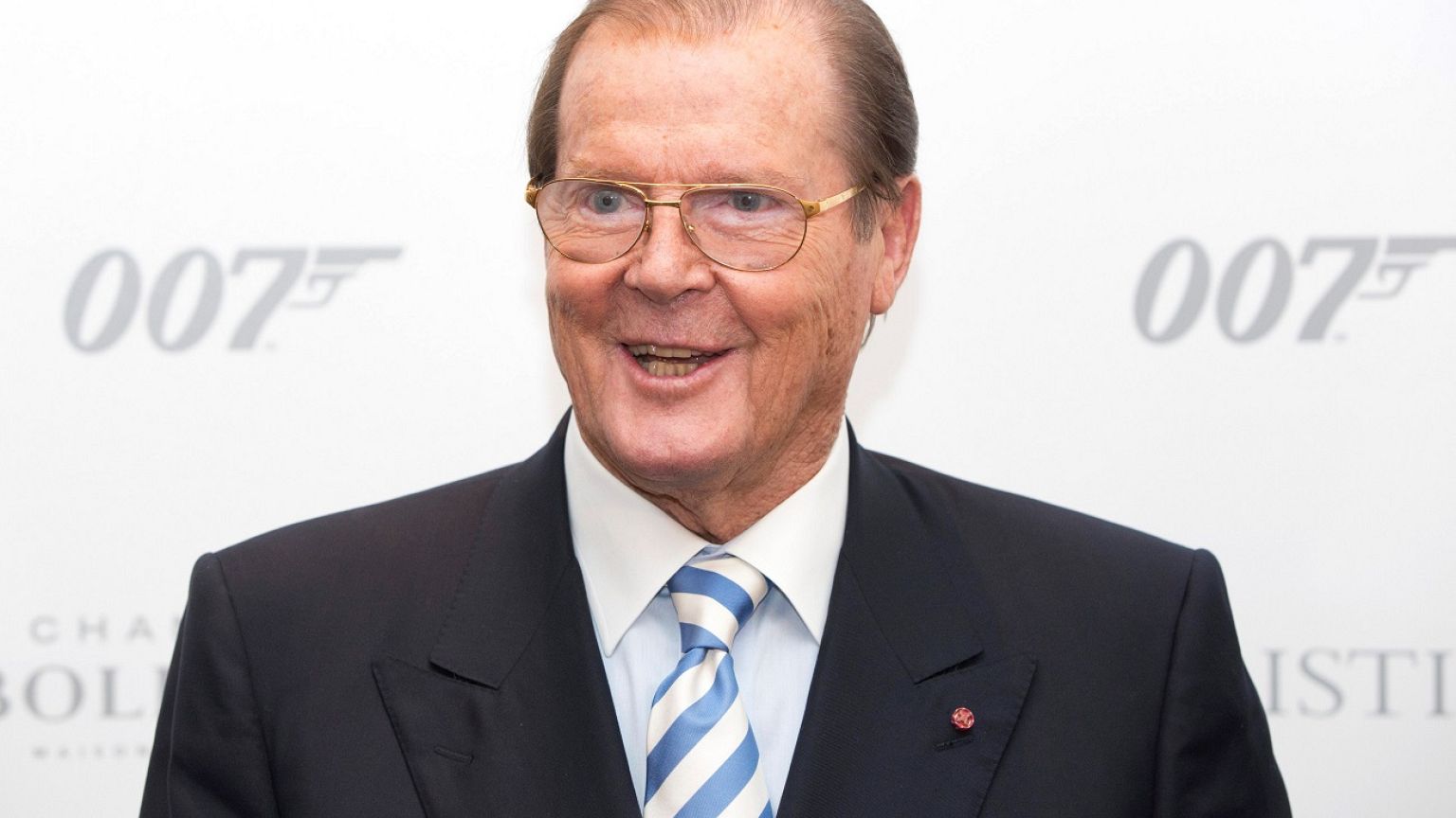 El actor británico Roger Moore, famoso por encarnar a James Bond, ha muerto a los 89 años de edad