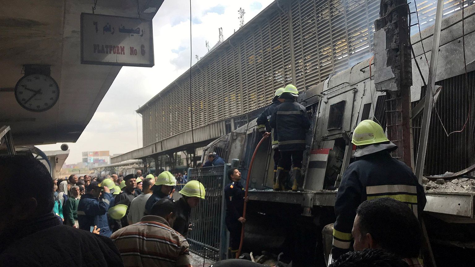 Image: Rescue workers attend a fire at the main train station in Cairo