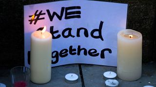 L'omaggio alle vittime dell'attentato di Manchester