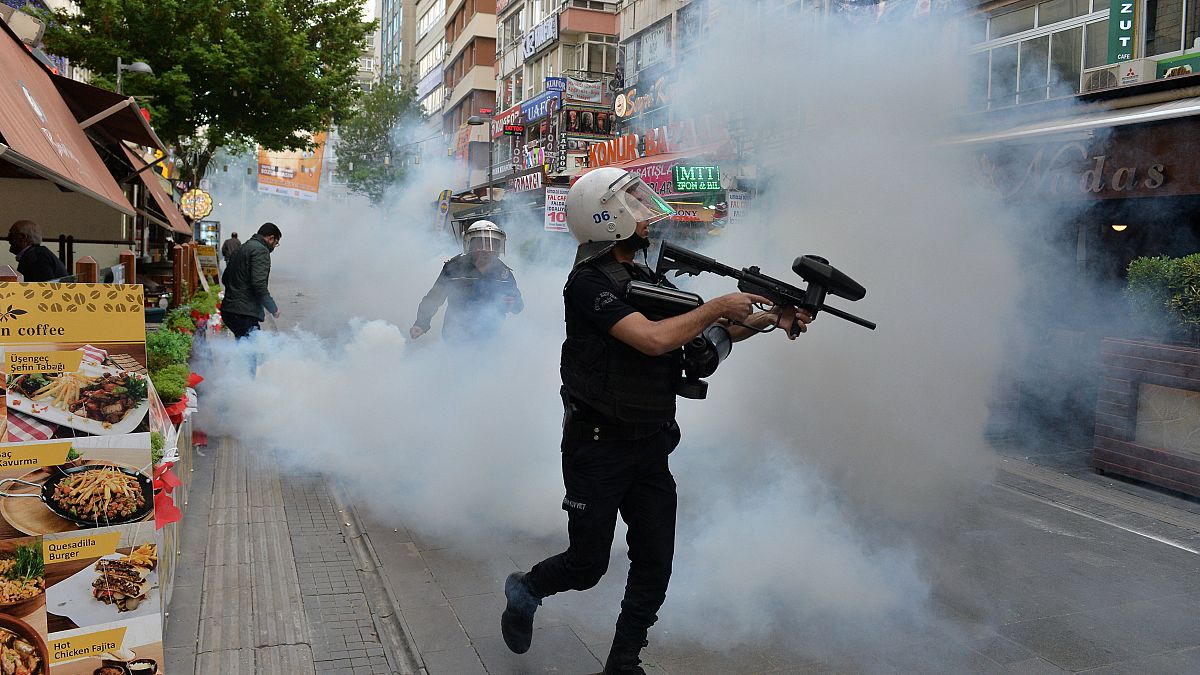 Letartóztatták az éhségsztrájkoló tanárokat Törökországban