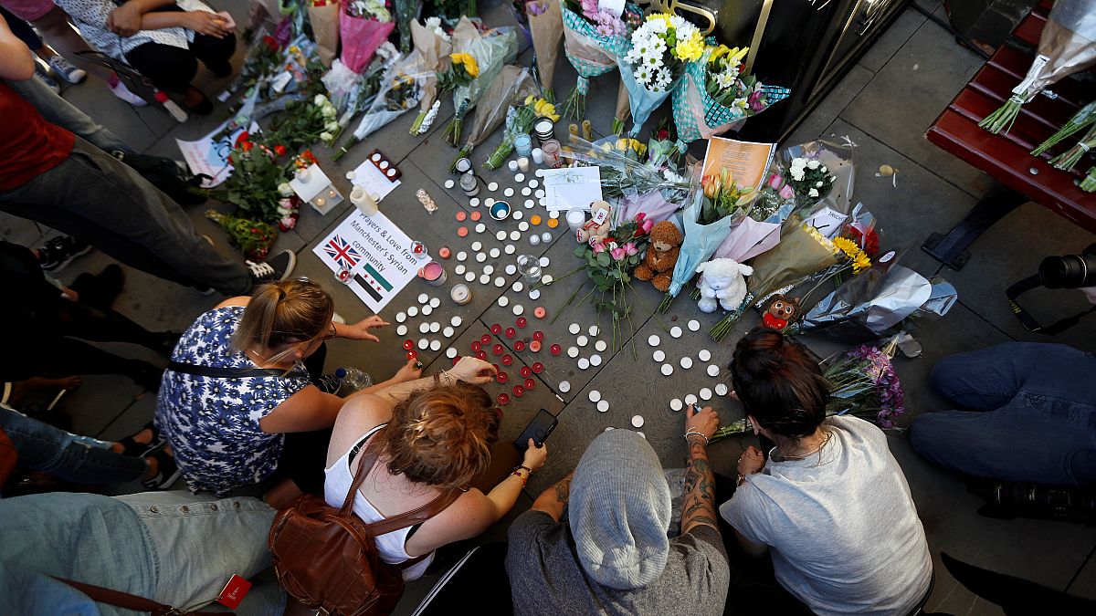 نخست‌وزیر بریتانیا هویت بمب‌گذار منچستر را تائید کرد