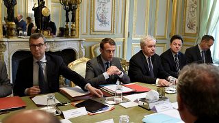 La France sur la défensive : Macron va prolonger l'Etat d'urgence